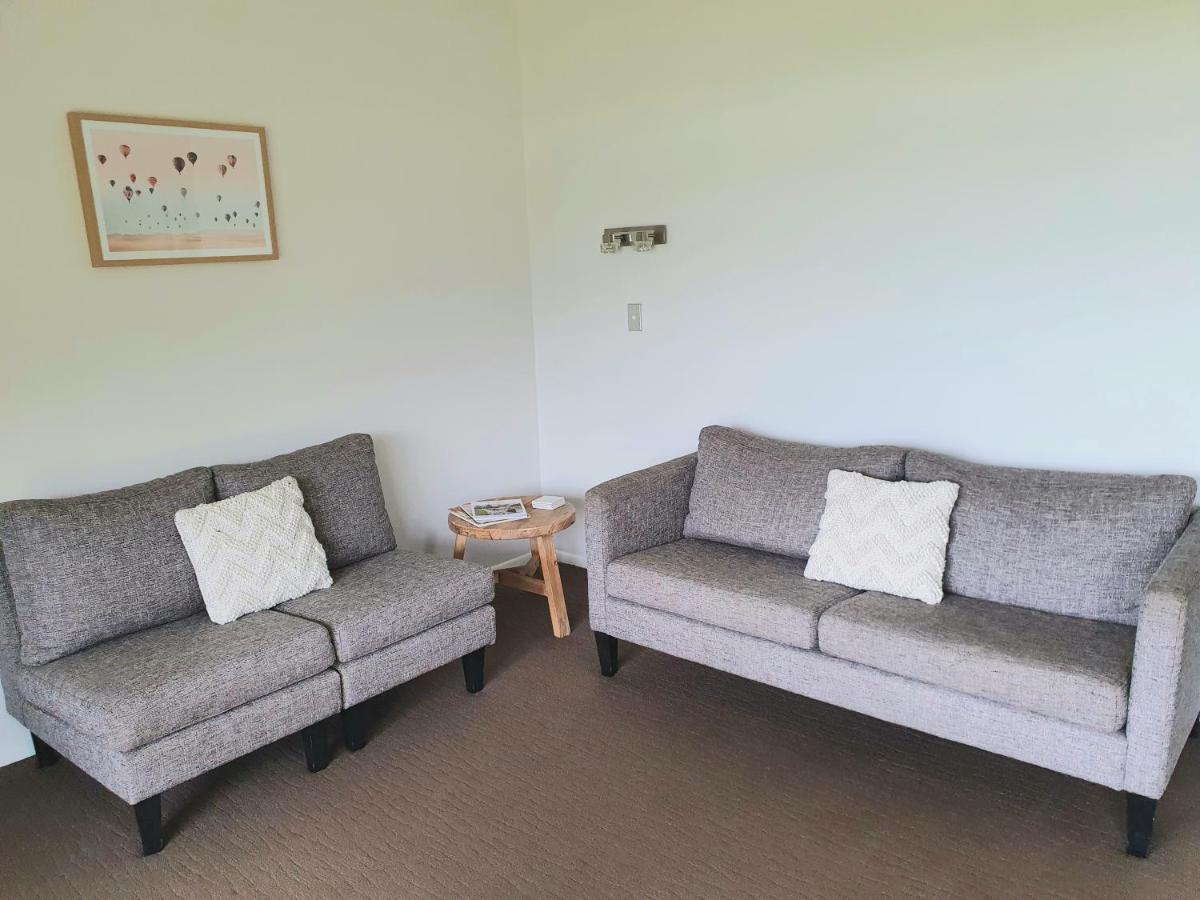 Bay Vista Waterfront Motel Picton Extérieur photo