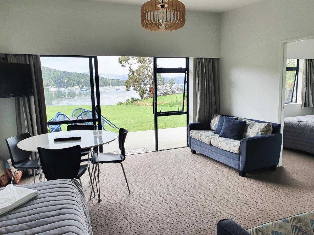 Bay Vista Waterfront Motel Picton Extérieur photo