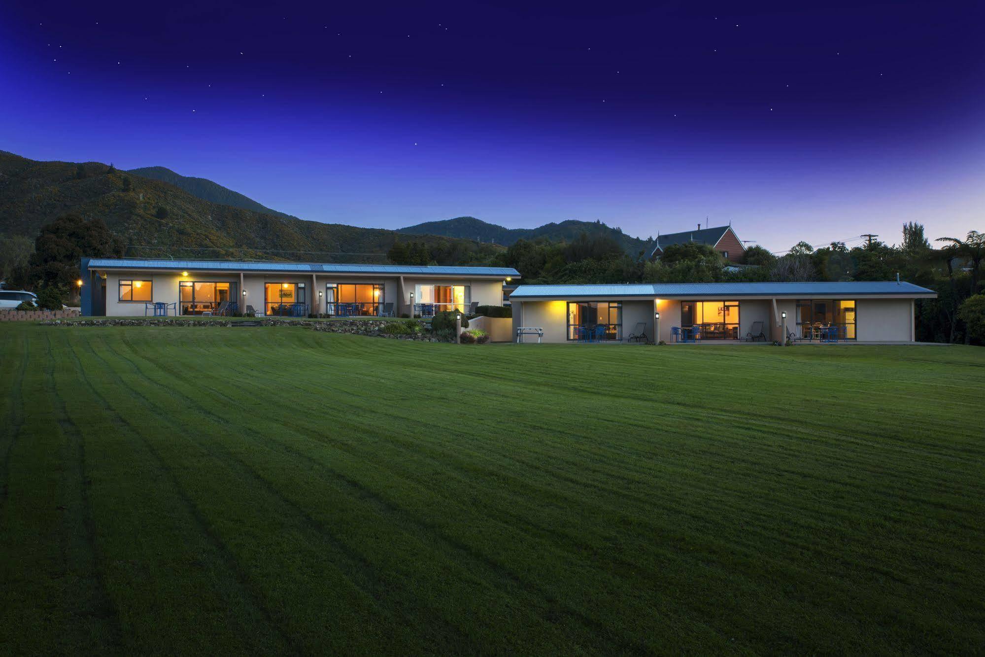 Bay Vista Waterfront Motel Picton Extérieur photo