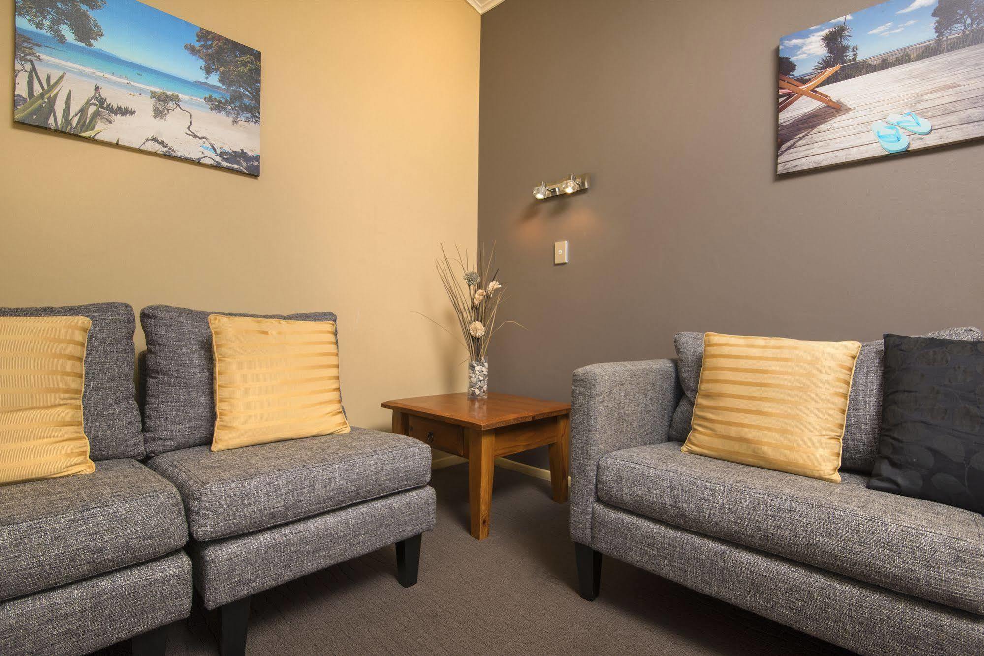 Bay Vista Waterfront Motel Picton Extérieur photo