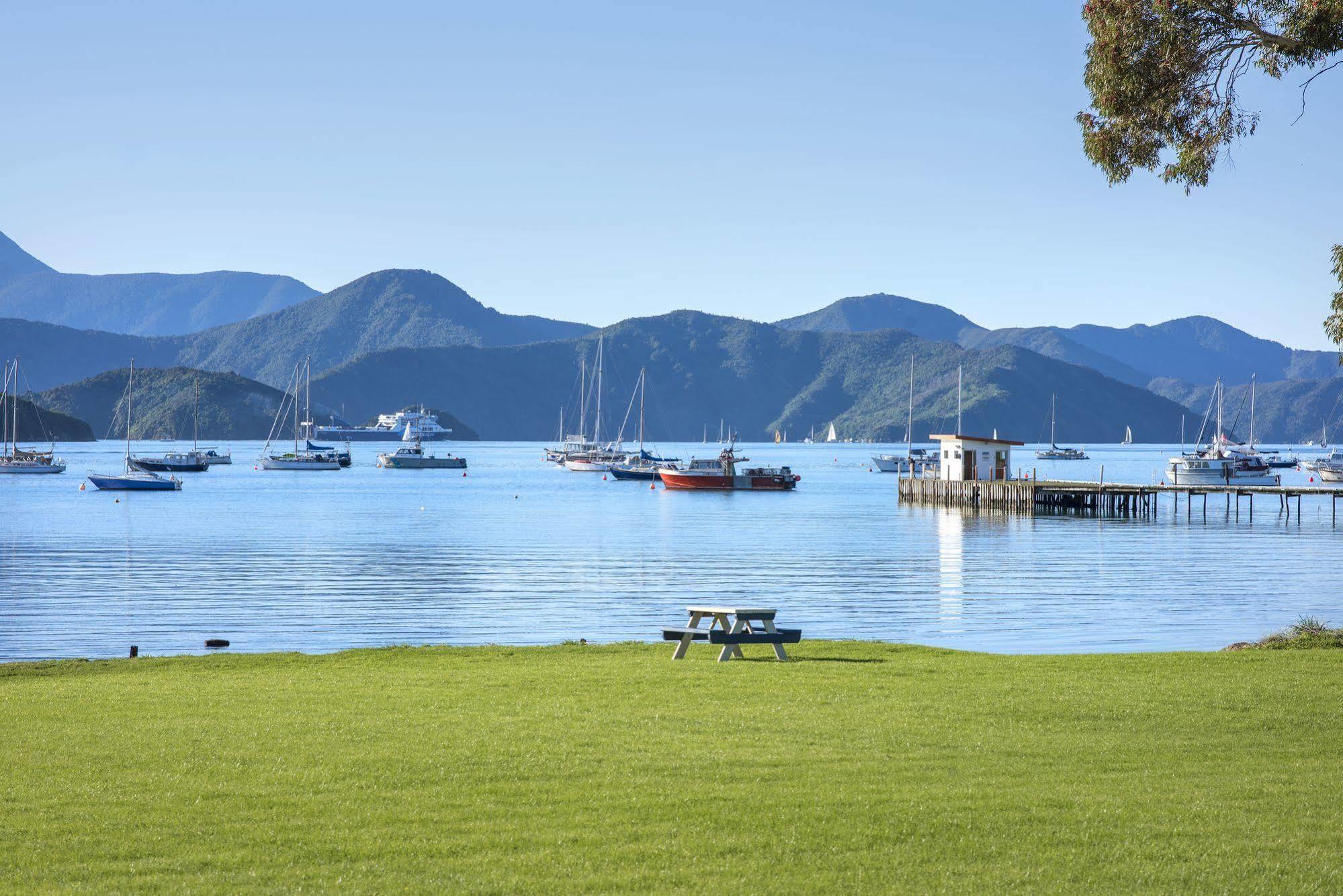 Bay Vista Waterfront Motel Picton Extérieur photo