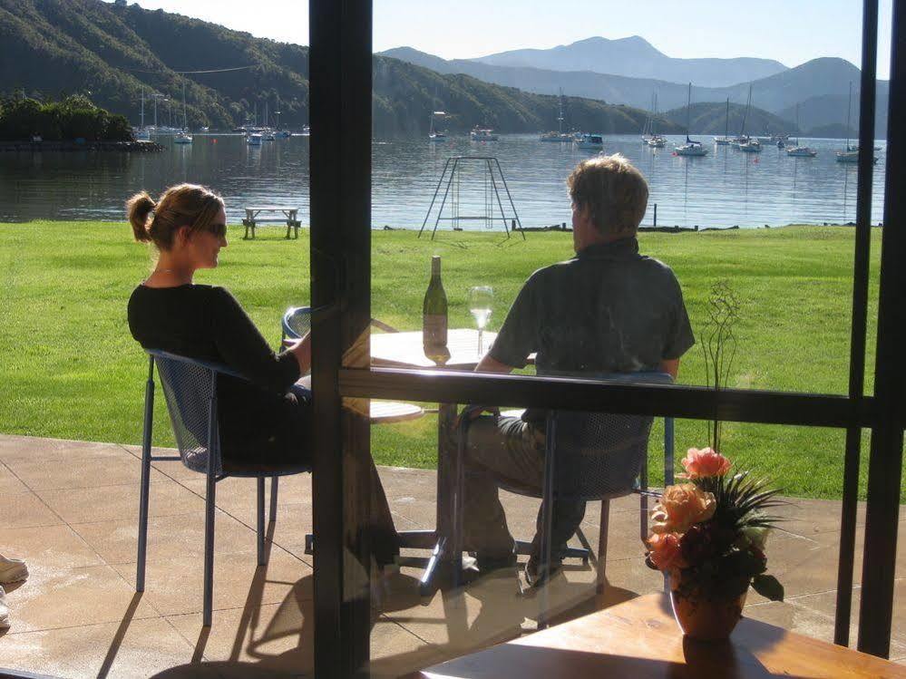 Bay Vista Waterfront Motel Picton Extérieur photo