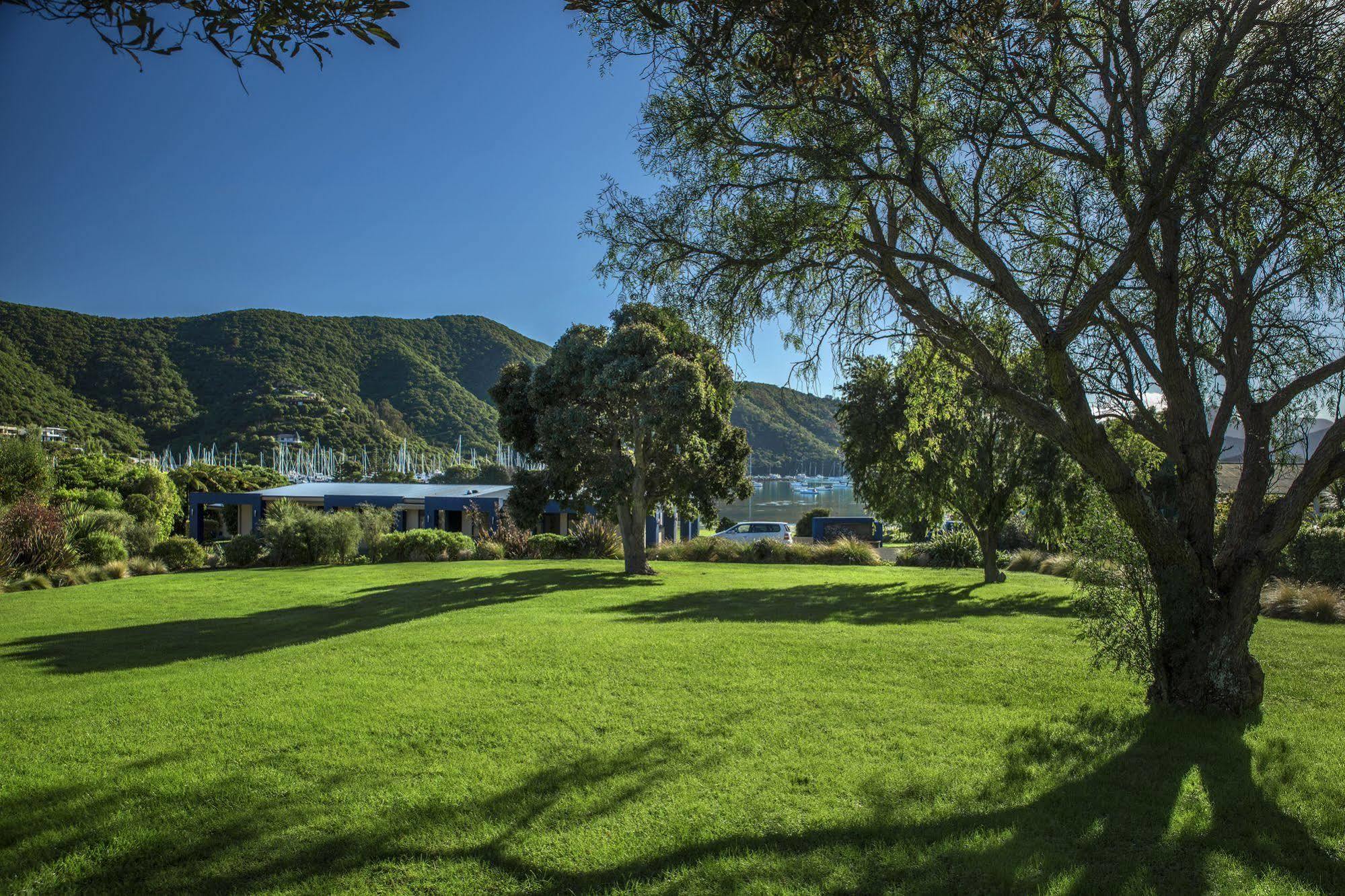 Bay Vista Waterfront Motel Picton Extérieur photo